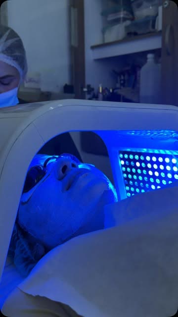Limpieza facial con luz LED