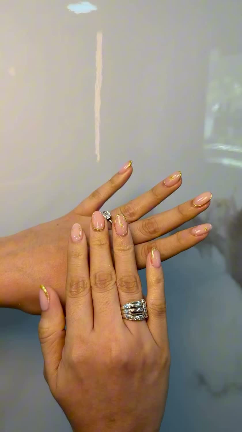 Uñas con builder gel en tono nude